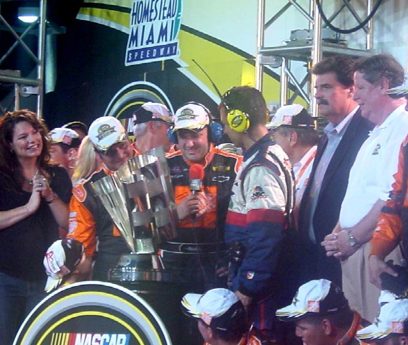 Tony Stewart talking to Joe Gibbs